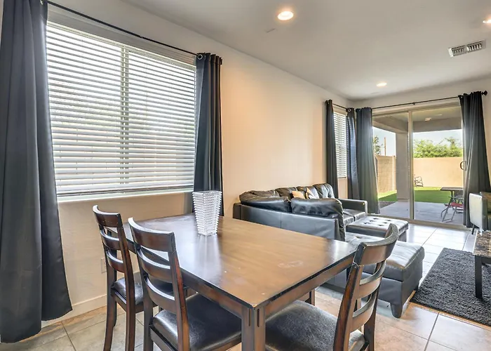 Wfh-friendly W/ Easy Freeway Access Holiday home *