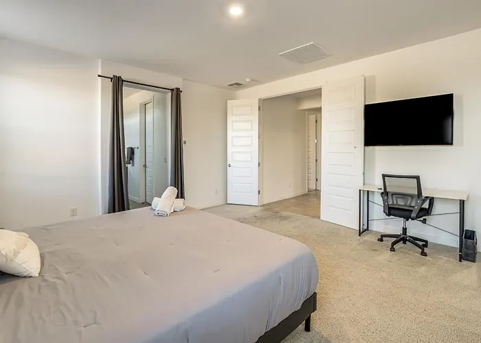 Holiday home Wfh-friendly W/ Easy Freeway Access *